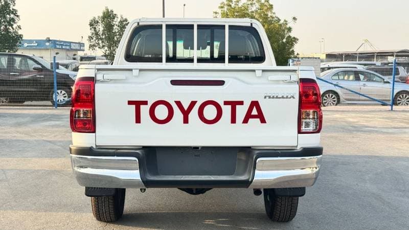 2026 Toyota Hilux DLX thumbnail 4