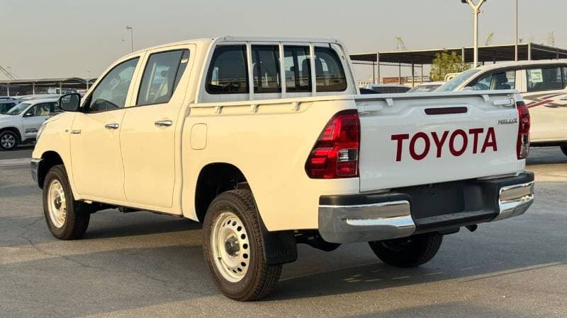2026 Toyota Hilux DLX thumbnail 5