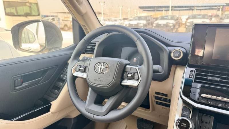 2026 Toyota Land Cruiser GXR thumbnail 4