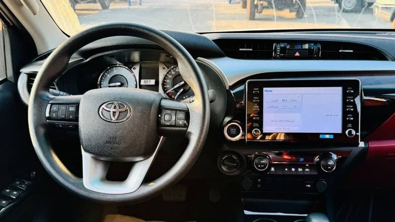 2026 Toyota Hilux SR5 thumbnail 3