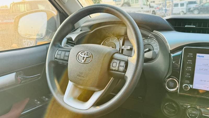 2026 Toyota Hilux SR5 thumbnail 4