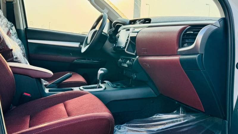 2026 Toyota Hilux SR5 thumbnail 6