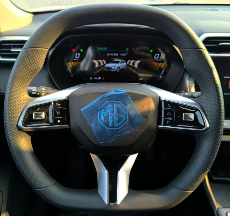 2026 MG ZS COM thumbnail 5