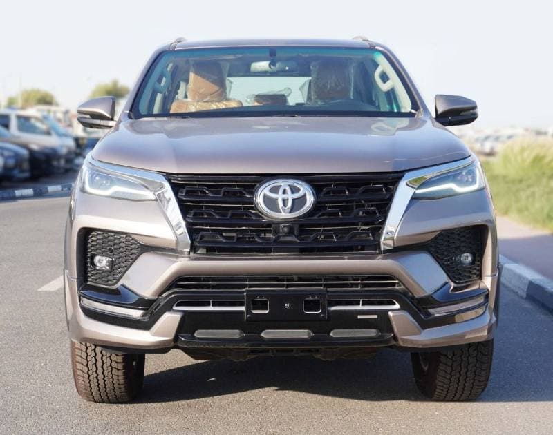 2026 Toyota Fortuner SR5 thumbnail 2