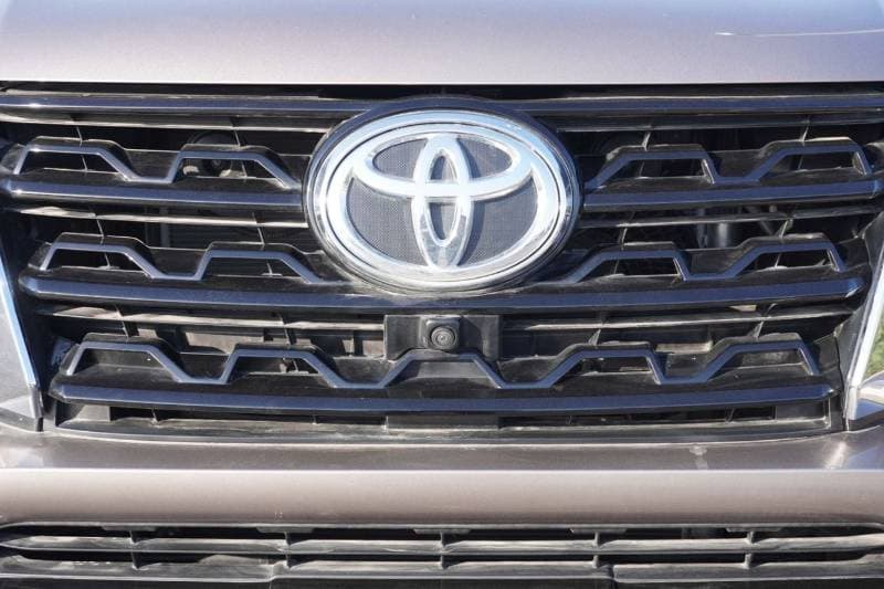 2026 Toyota Fortuner SR5 thumbnail 3