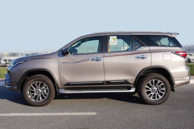 2026 Toyota Fortuner SR5 thumbnail 5