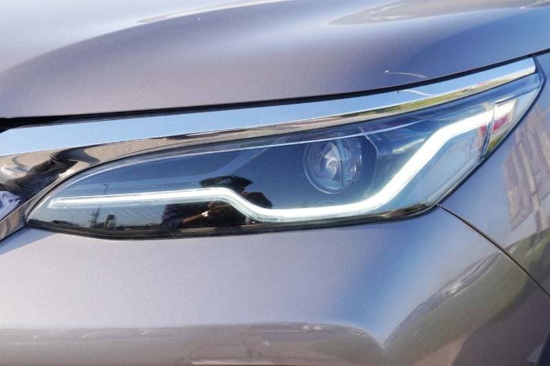 2026 Toyota Fortuner SR5 thumbnail 4