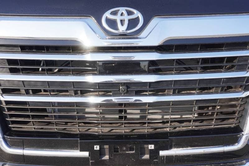 2026 Toyota Granvia PREMIUM thumbnail 3