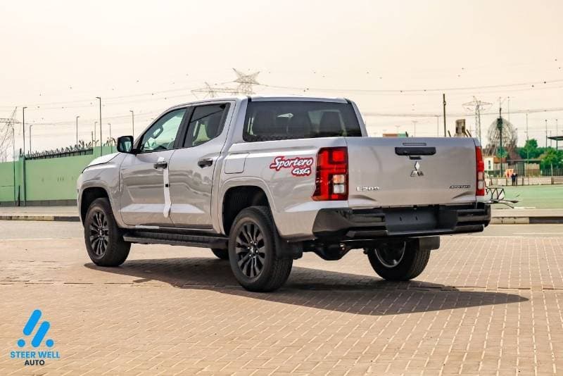2027 Mitsubishi L200 Sportero thumbnail 5