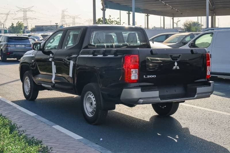 2027 Mitsubishi L200 thumbnail 6