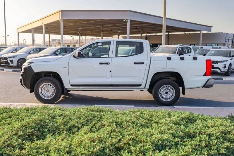 2027 Mitsubishi L200 thumbnail 8