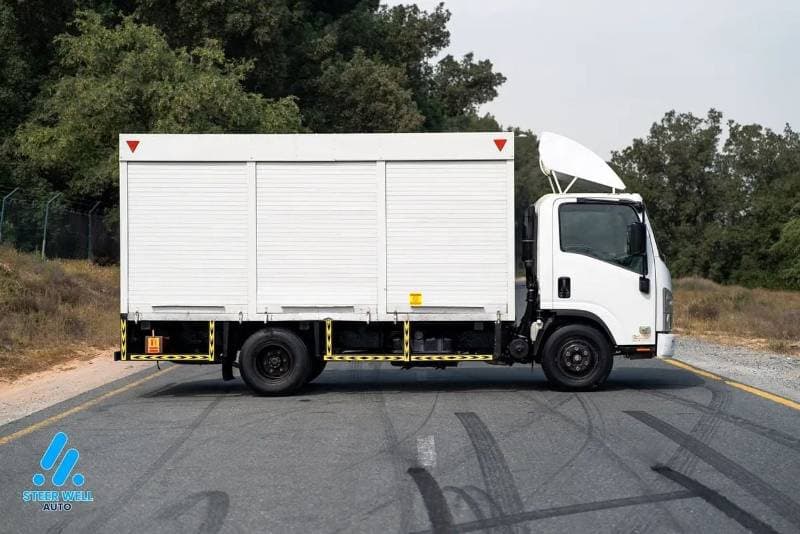 2020 Isuzu NPR 85 thumbnail 4