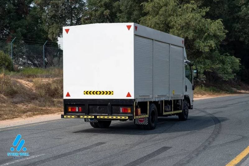 2020 Isuzu NPR 85 thumbnail 6