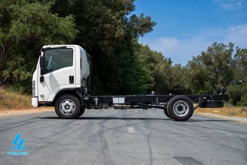 2025 Isuzu NPR 85 thumbnail 4