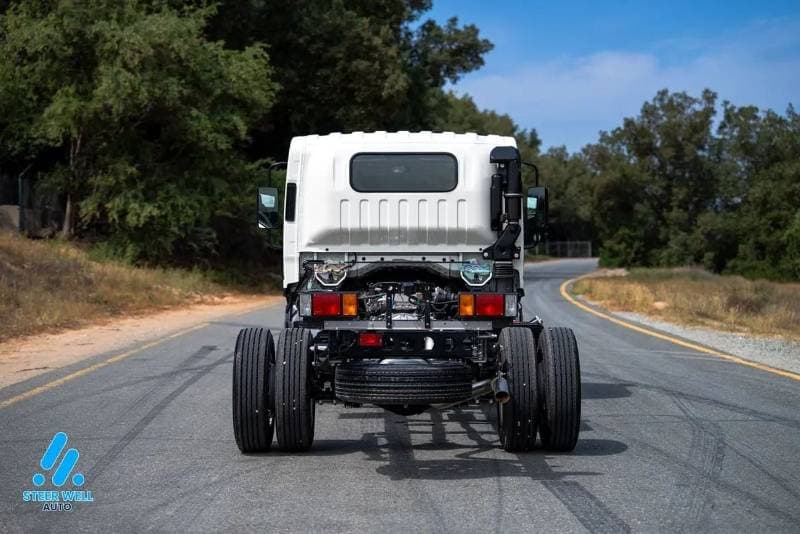 2025 Isuzu NPR 85 thumbnail 7