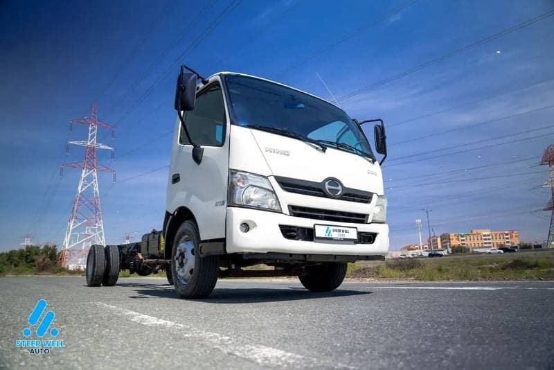 2020 Hino 300 STANDARD thumbnail 2