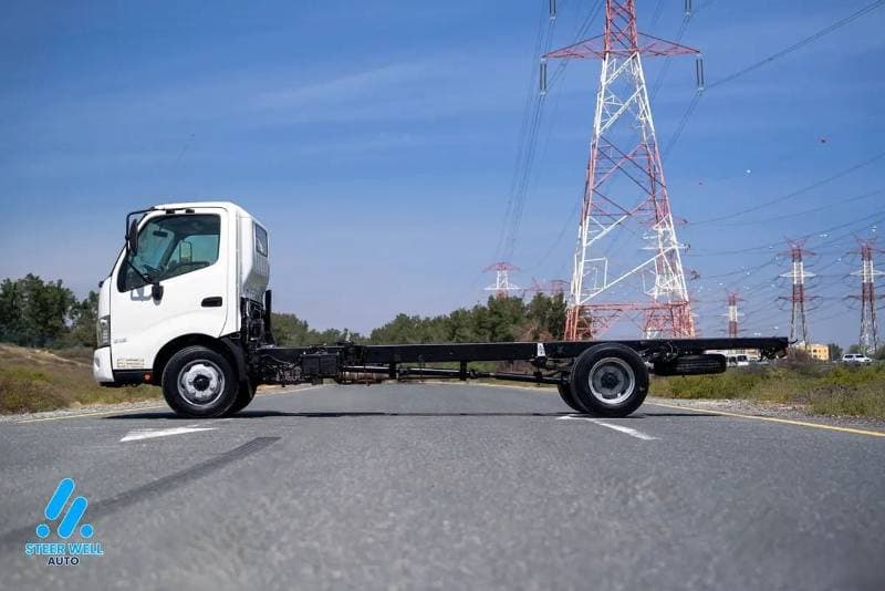 2020 Hino 300 STANDARD thumbnail 4