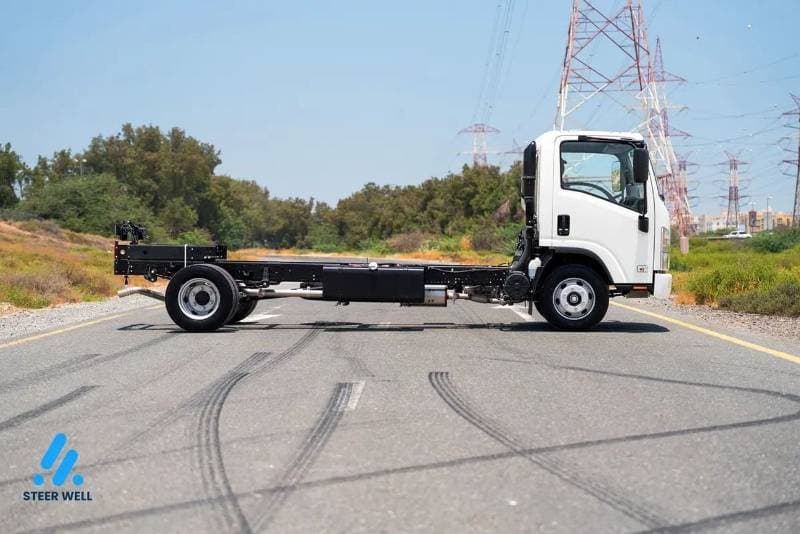 2025 Isuzu NPR thumbnail 4