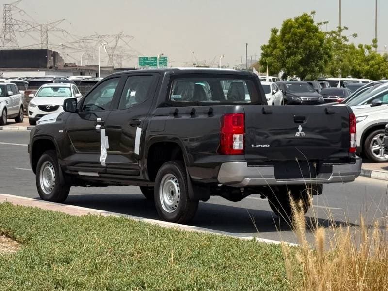 2027 Mitsubishi L200 thumbnail 6