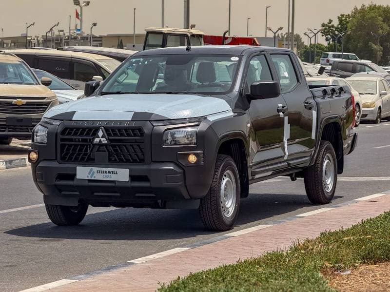 2027 Mitsubishi L200 thumbnail 3