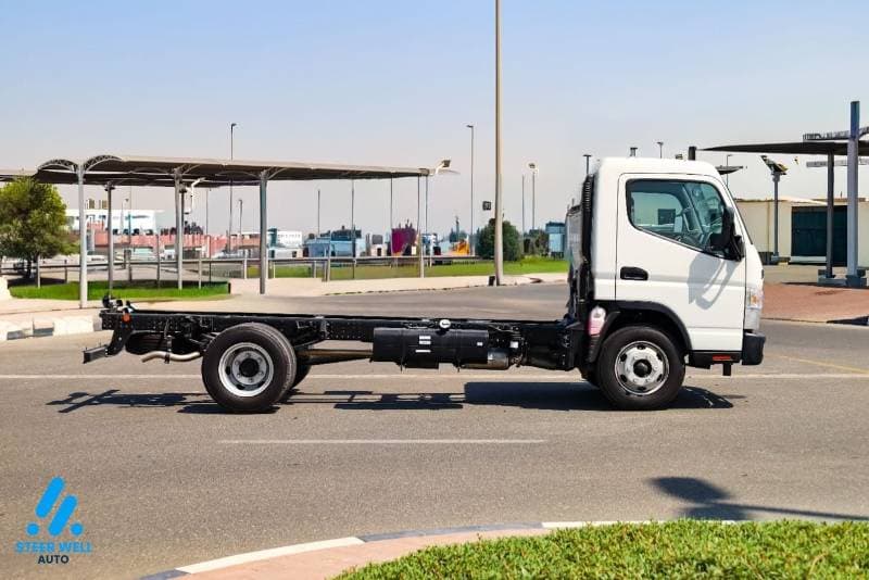 2026 Mitsubishi Canter STANDARD thumbnail 2