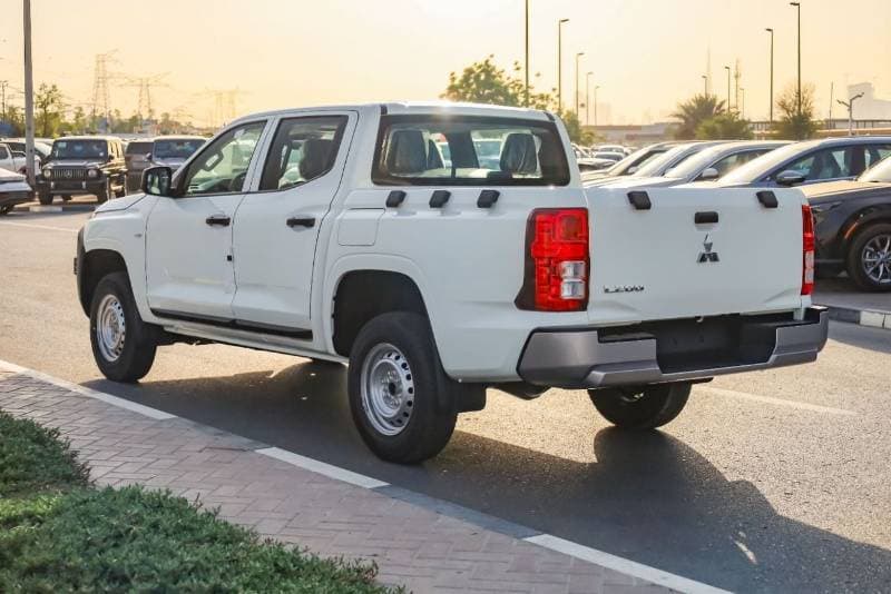 2027 Mitsubishi L200 GL thumbnail 6