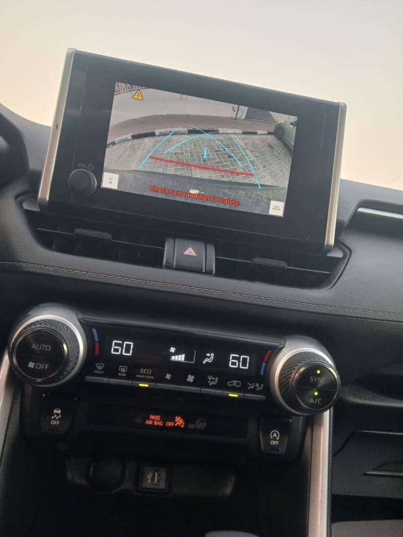 2023 Toyota RAV4 XLE thumbnail 8