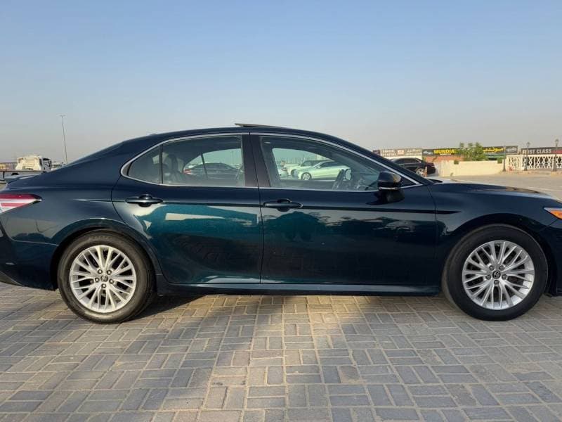 2018 Toyota Camry XLE thumbnail 3
