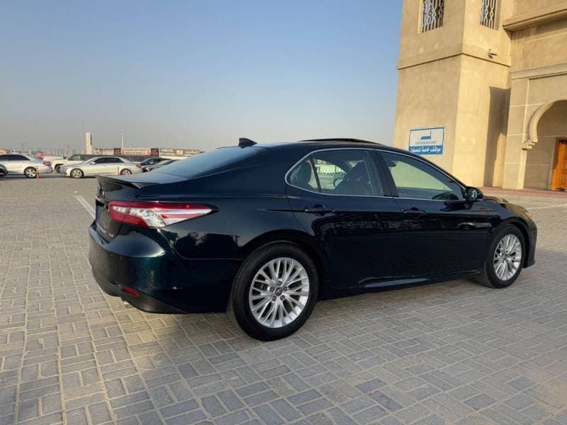 2018 Toyota Camry XLE thumbnail 6