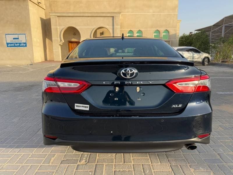2018 Toyota Camry XLE thumbnail 7