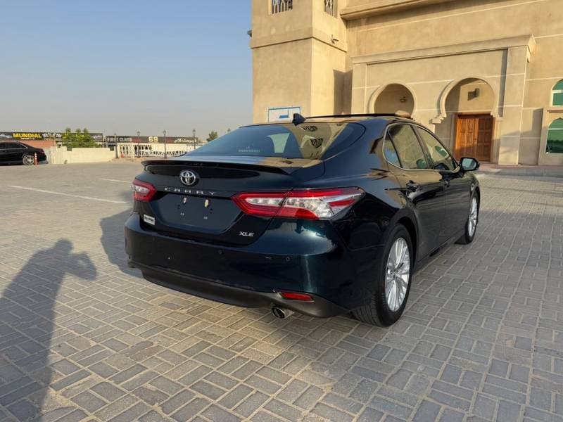 2018 Toyota Camry XLE thumbnail 8