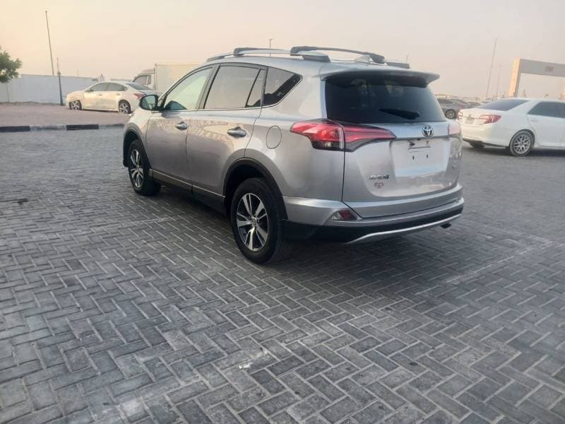 2016 Toyota RAV4 thumbnail 2
