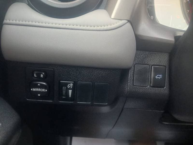 2016 Toyota RAV4 thumbnail 4