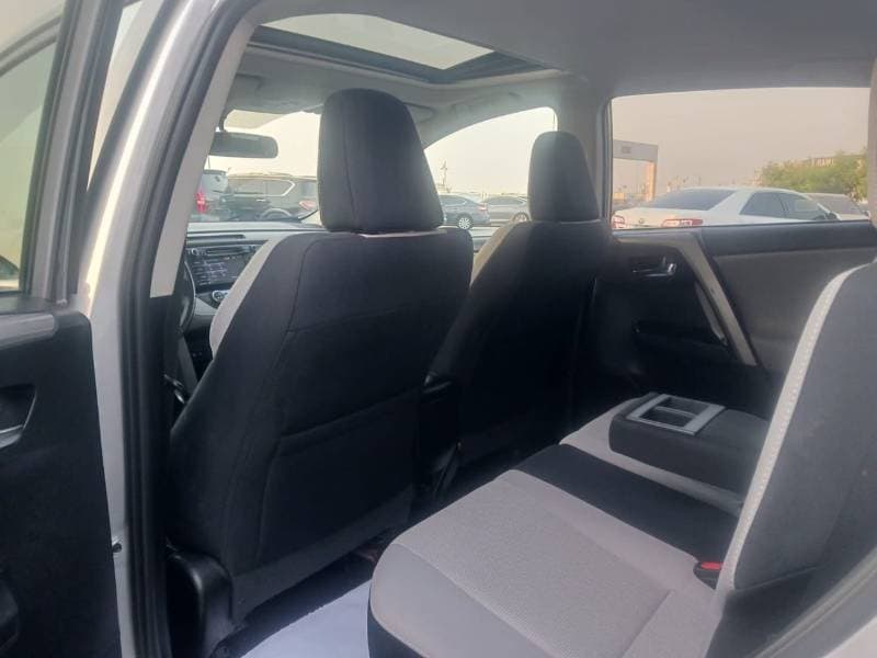 2016 Toyota RAV4 thumbnail 6