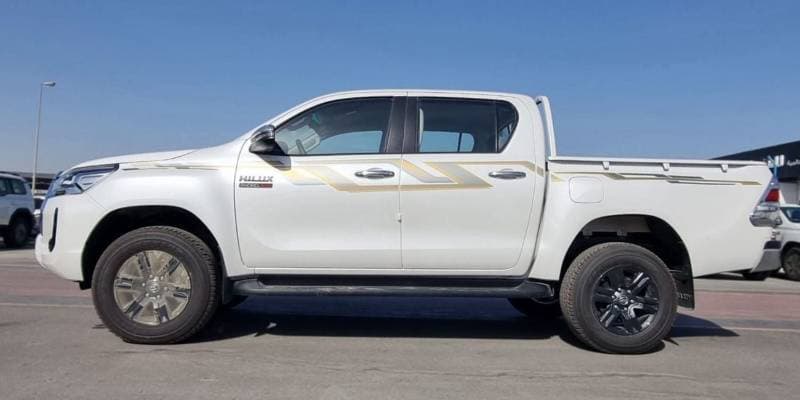 2026 Toyota Hilux SR5 thumbnail 3