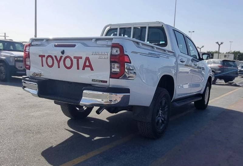 2026 Toyota Hilux SR5 thumbnail 6