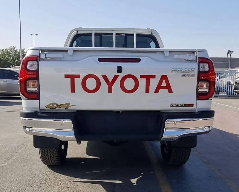 2026 Toyota Hilux SR5 thumbnail 8