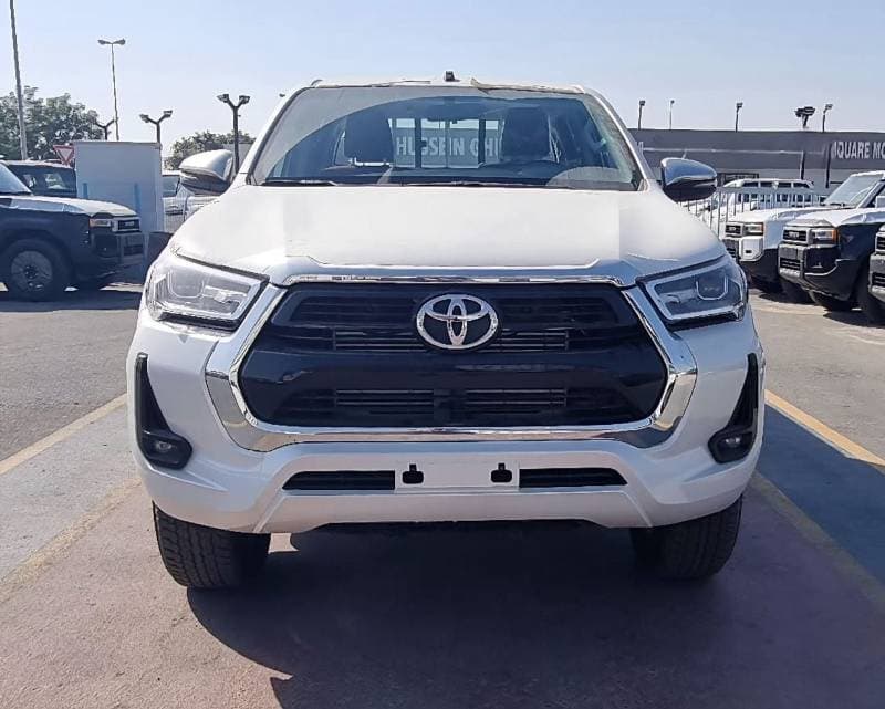 2025 Toyota Hilux SGLX thumbnail 3