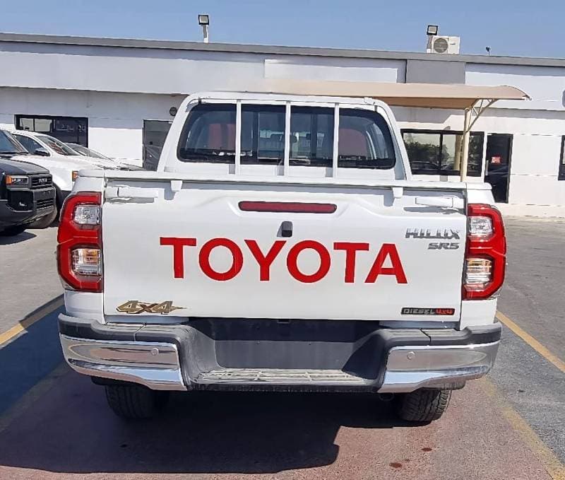 2025 Toyota Hilux SGLX thumbnail 4