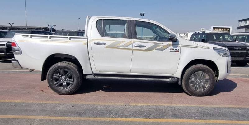 2025 Toyota Hilux SGLX thumbnail 5