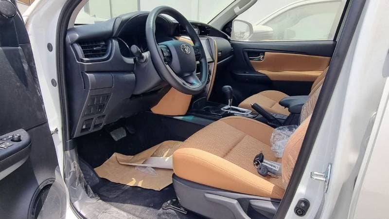 2025 Toyota Fortuner EXR thumbnail 8