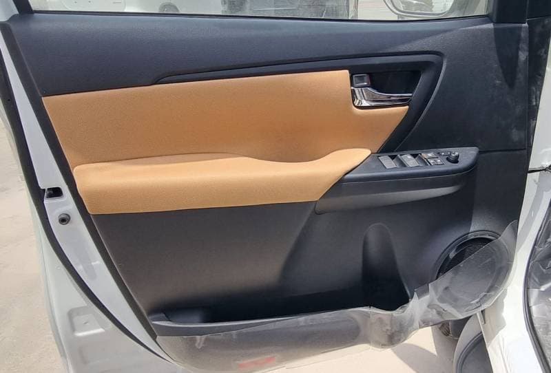 2025 Toyota Fortuner EXR thumbnail 7