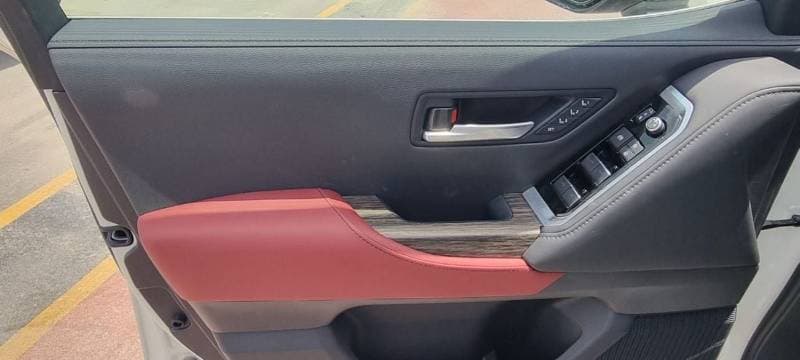 2026 Toyota Land Cruiser VXR thumbnail 8
