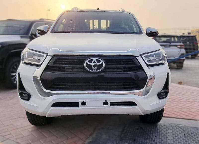 2025 Toyota Hilux SGLX thumbnail 3