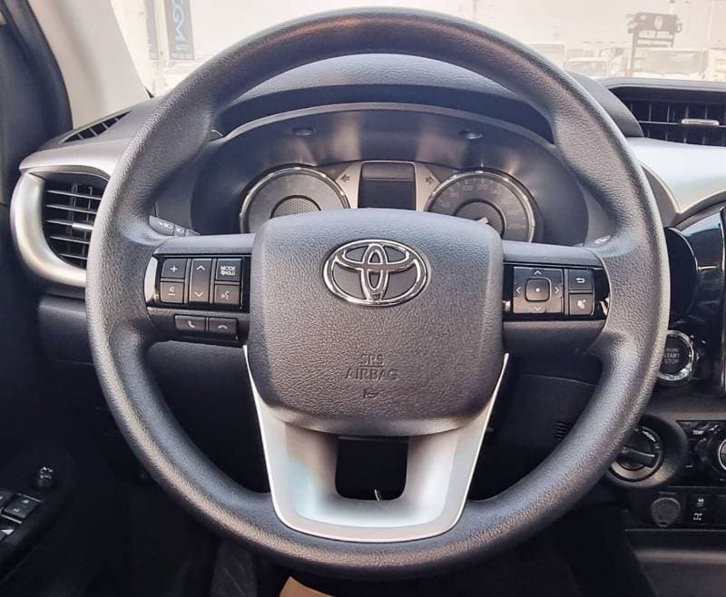 2025 Toyota Hilux SGLX thumbnail 4