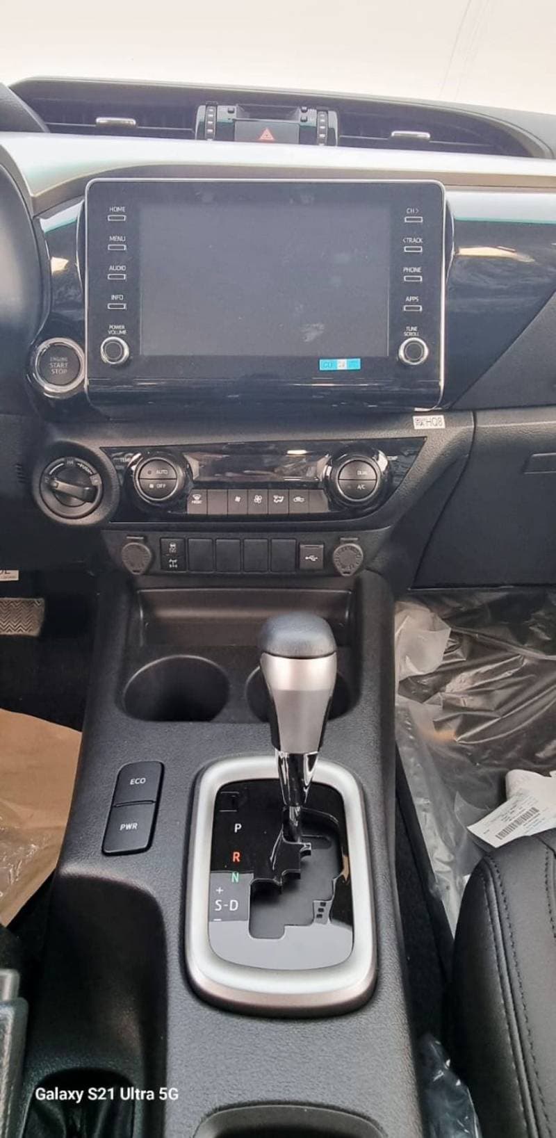 2025 Toyota Hilux SGLX thumbnail 5