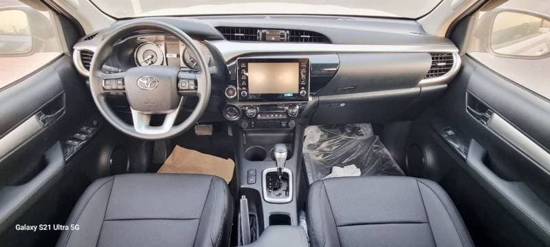 2025 Toyota Hilux SGLX thumbnail 8