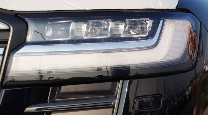 2026 Toyota Land Cruiser VXR thumbnail 3
