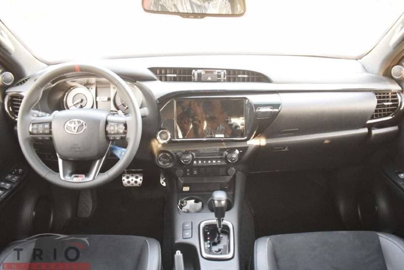 2026 Toyota Hilux GR SPORT thumbnail 5