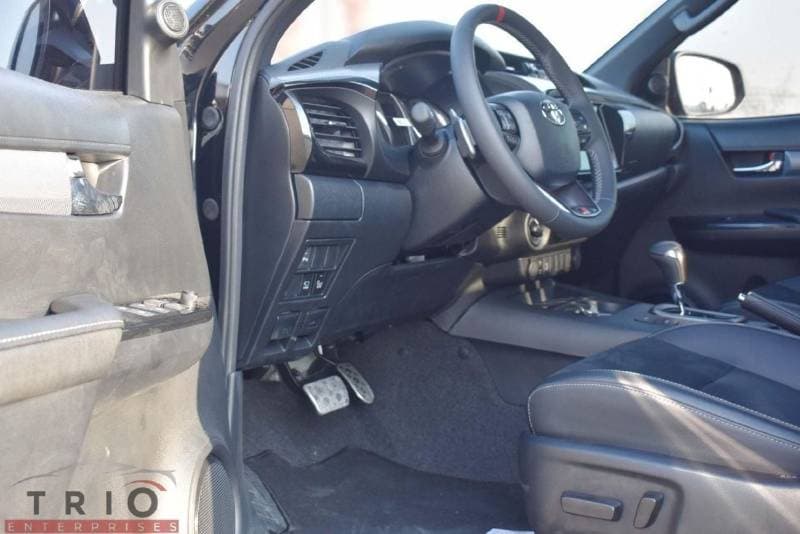 2026 Toyota Hilux GR SPORT thumbnail 7